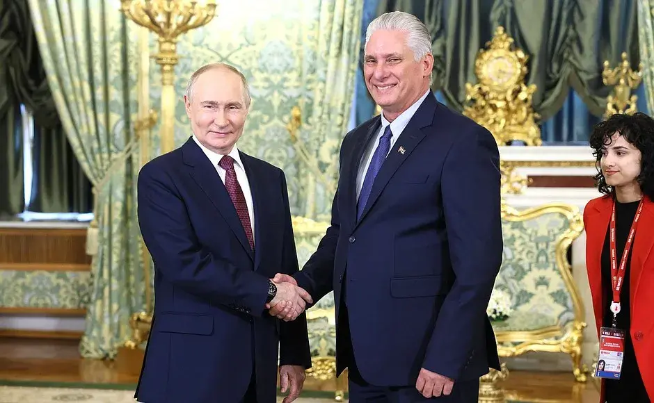 Vladimir Putin with Cuban President Miguel Díaz Canel.