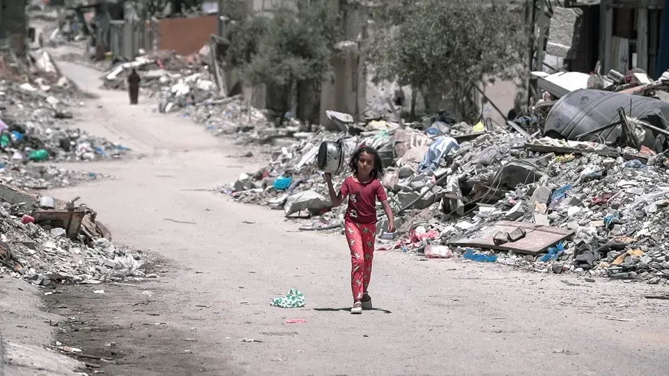 Chaos erupts in Gaza near U.S.-backed aid center as desperate crowds seek food