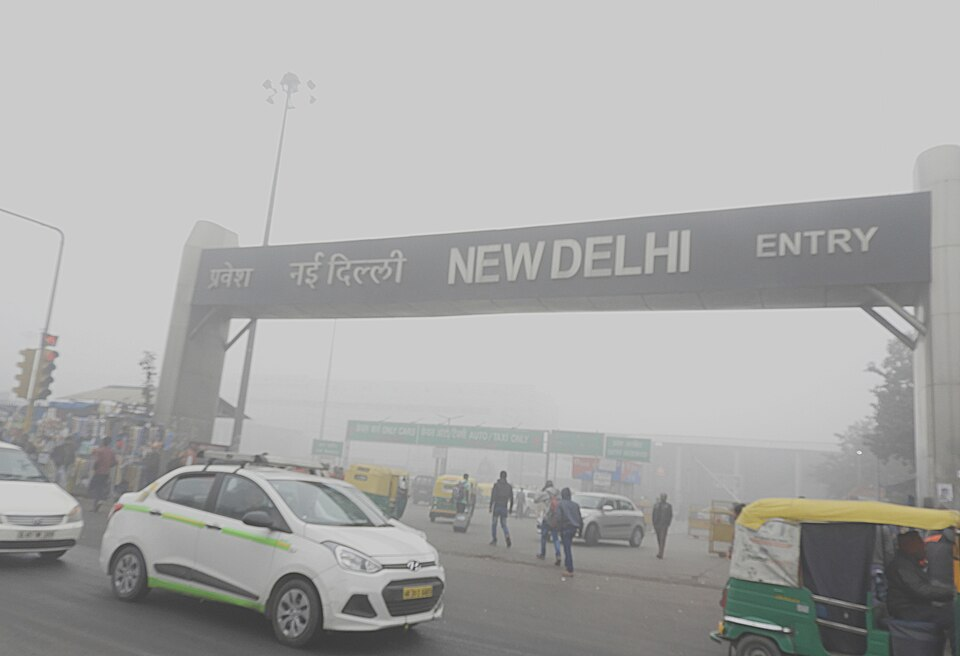 Low visibility due to Smog at New Delhi railway station/ Sumita Roy Dutta